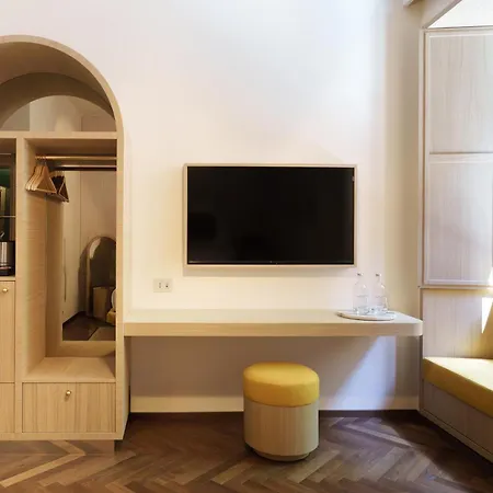 Suli Colosseum Designer * روما